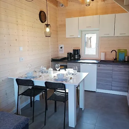 Apartamentowe Aura 度假居 *